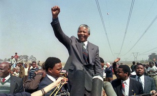 Nelson Mandela lors d'un déplacement dans un township le 5 septembre 1990 à Tokoza.