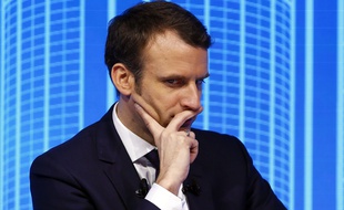 Emmanuel Macron lors du forum "Réinvestissons la France", le 23 février 2017 au Carrousel du Louvre à Paris.