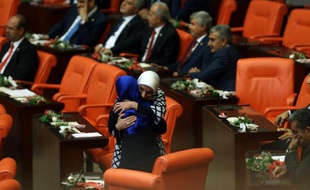Des députés au Parlement turc, le 23 juin 2015 à Ankara