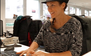 La chanteuse Lorie Pester en chat chez 20 Minutes, le 26 janvier 2016.