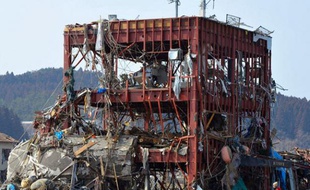 Un immeuble détruit par le tsunami dans le village de Tanohata, le 14 mars 2011.