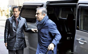 Carlos Ghosn se rend au cabinet de son avocat à Tokyo, le 3 avril 2019.