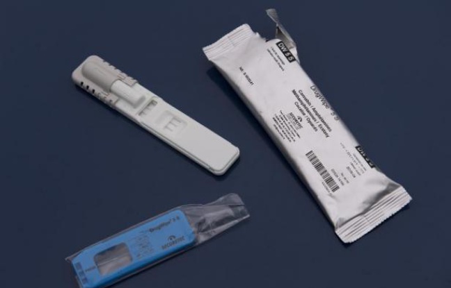 Un test de détection salivaire de la consommation de drogues. Un test de détection salivaire de la consommation de drogues.