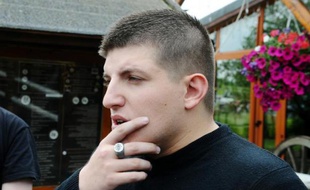 Six membres d'un groupe d'extrême gauche, soupçonnés d'avoir agressé le leader des Jeunesses nationalistes, Alexandre Gabriac, en octobre 2012 à Paris, ont été interpellés et seront jugés dans plusieurs mois, a-t-on appris jeudi de source proche de l'enquête.