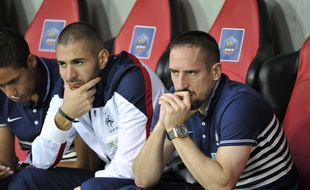 Franck Ribéry, sur le banc, lors du match nul de l'équipe de France face au Paraguay (1-1) dimanche soir.