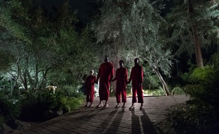Evan Alex, Winston Duke, Lupita Nyong'o et Anna Diop dans Us de Jordan Peele