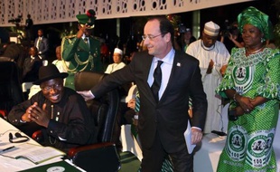 Le président François Hollande est arrivé vendredi matin à Bangui pour afficher son soutien aux soldats français engagés en Centrafrique où ils sont confrontés selon Paris à des "difficultés considérables", a constaté une journaliste de l'AFP.