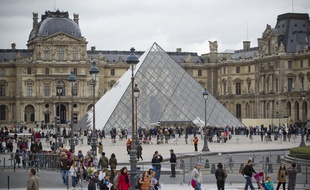 Paris se classe en septième position des 132 métropoles les plus chères du monde en 2016 (Illustrations).