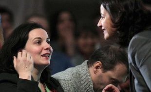 Emmanuelle Cosse (g) et Cécile Duflot au congrès EELV à Caen, le 30 novembre 2013