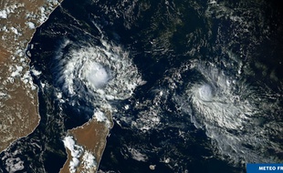La tempête Belna (gauche) et le cyclone Ambali (droite).
