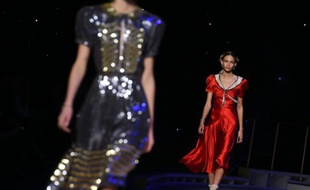 Des mannequins présentent des créations de l'Américain Tommy Hilfiger durant la Fashion Week de New York, le 15 février 2016