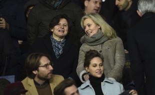 Roxana Maracineanu (à gauche) dans les tribunes du Parc