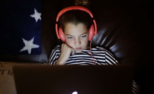 Accros aux écrans, les enfants ne pratiquent pas assez d'activité physique, ce qui peut avoir des conséquences sur leur santé.