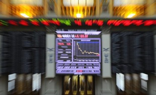 L'Espagne a bénéficié d'une forte demande des marchés, mardi, pour se refinancer à court terme mais au prix fort. L'inquiétude qui persiste autour de ses perspectives économiques menace sa prochaine émission de dette, prévue jeudi et perçue comme un véritable test.