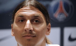 L'arrivée de l'attaquant suédois Zlatan Ibrahimovic, recrue star du Paris SG, est prévue ce mardi dans le cadre du stage de l'équipe aux Etats-Unis, en début d'après-midi heure locale, mardi soir heure française, a confirmé le site officiel du club parisien.