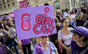 Grève des femmes: Des «centaines de milliers de femmes» dans la rue en Suisse