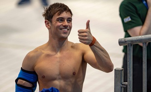 Tom Daley est triple champion du monde de plongeon.