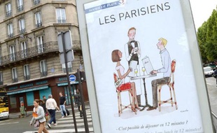 Sur l'affiche, une comète traverse la nuit et la Tour Eiffel scintille de tous ses feux. Sur les toits de Paris, un couple s'embrasse. Mais une seule pensée leur vient à l?esprit: "ne pas rater le dernier métro".