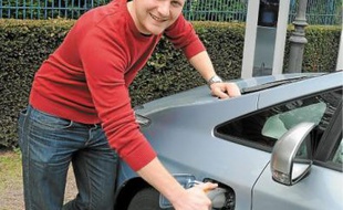 Yoann met en avant le côté écologique et économique de l'électrique.