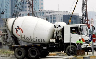 Un camion du groupe Holcim à Jakarta, en 2006