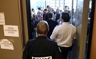 Des membres de l'association des habitants de la Crique sud, au tribunal correctionnel de Grenoble, le 14 mai 2014.