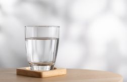 Mettre du sel dans son eau pour rester hydraté, bonne ou mauvaise idée ?