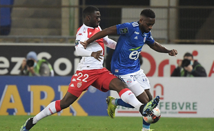 Youssouf Fofana au duel avec Lionel Carole : les Monégasques ont été inoffensifs en Alsace.