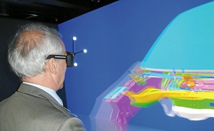 Le maire Daniel Delaveau (PS) lors de l'inauguration de la plate-forme de réalité virtuelle Immersia à l'Inria en juin 2012.