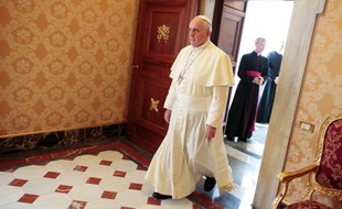 Le pape François a exhorté l'Eglise, toutes les institutions et tous les hommes à pousser "un rugissement capable de secouer le monde" pour mettre un terme à la faim dont souffrent près d'un milliard de personnes.