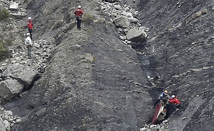 Sur la zone du crash de l'A320 de Germanwings, le 25 mars 2015.