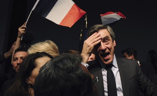 En meeting à Pertuis (Vaucluse) le 15 mars 2017, François Fillon s'est présenté comme un «combattant balafré».