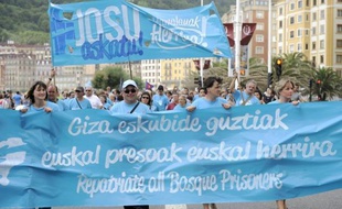 Le prisonnier gravement malade de l'ETA, dont la situation avait déclenché une vague de protestation chez les détenus basques en Espagne et en France, a abandonné mercredi sa grève de la faim après deux semaines, a annoncé le porte-parole d'un collectif de soutien.