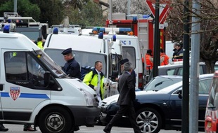 Tentatives d'assaut, négociations, tirs et détonations : l'opération du Raid pour arrêter Mohamed Merah à Toulouse a duré plus de 32 heures, une des plus longues pour cette unité d'élite de la police.