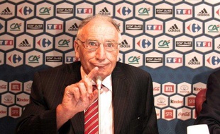 Le président de la fédération française de football, Jean-Pierre Escalettes, lors d'une conférence de presse le 12 août 2008 à Paris.