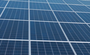 Une expérimentation va être lancée sur un plan d'eau alsacien avec des panneaux solaires lacustres, soit flottants.