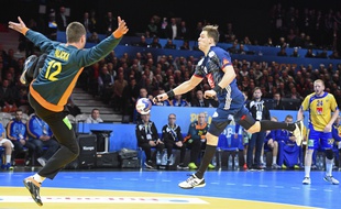Kentin Mahé face au gardien suédois, mardi 24 janvier.