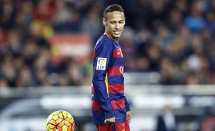 Neymar a clôturé sa saison 2015 par un contrôle venu d'ailleurs.