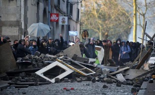 La manifestation contre l'aéroport à Notre-Dame-des-Landes a réuni à Nantes selon la préfecture de Loire-Atlantique "autour de 20.000 manifestants avec près de 1.000 manifestants radicaux prêts pour le combat qui n'ont pu être contrôlés par les organisateurs".