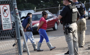 La police américaine de l'immigration a mené une vaste opération dans le Mississippi, le 7 août 2019.