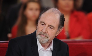 Le chanteur Michel Delpech sur le plateau de «Vivement Dimanche» le 15 novembre 2014