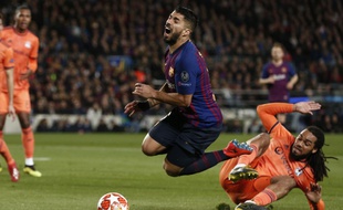 Le premier but barcelonais est venu d'un penalty consécutif à un contact très litigieux entre Jason Denayer et Luis Suarez.
