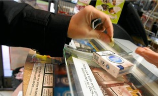Le prix moyen d'un paquet de cigarettes passera à 6,25 euros dès le mois d'octobre et à 6,60 euros en 2012.