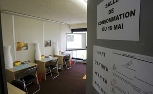 Présentation d'une salle de consommation et d'injection à moindre risque pour les toxicomanes, le 18 mai 2009, à Paris.
