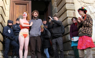 Un comité de soutien attendait les militants devant le Parlement de Bretagne en janvier 2015