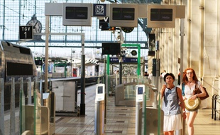 Portiques de sécurité d'accès aux quais, en gare Saint-Jean à Bordeaux, le 11 juillet 2018.