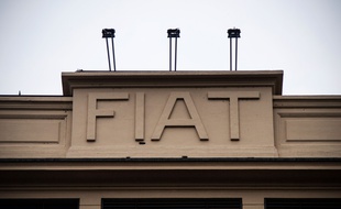 Le logo historique de Fiat au siège de Turin.