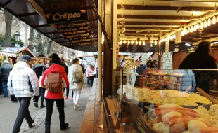 Un stand de nourriture pendant le marché de Noël, place Broglie à Strasbourg (illustration).