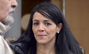 Bouchra Harrat, la mère du petit Jihad, au tribunal d'Avignon, le 19 décembre 2012.