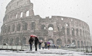 Le Colisée sous la neige, Rome, le 12 février 2010.