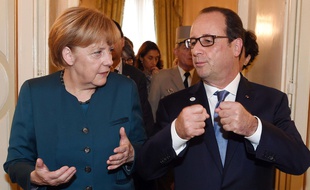 La Chancelière Angela Merkel,et le Président François Hollande le 17 octobre 2014. (AP Photo/Daniel Dal Zennaro, POOL)
